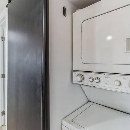 Modern City Ranch 3 Bdrm Family Home Access By Dirt Road パームデール エクステリア 写真