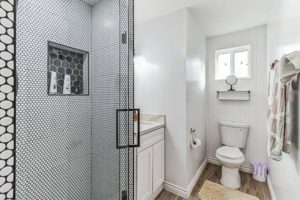 Modern City Ranch 3 Bdrm Family Home Access By Dirt Road パームデール エクステリア 写真